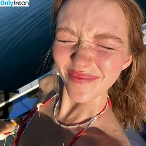 Larsen Thompson / larsenthompson фото голая #0680