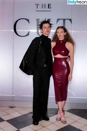 Larsen Thompson / larsenthompson фото голая #0897