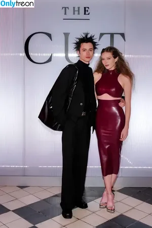 Larsen Thompson / larsenthompson фото голая #0898
