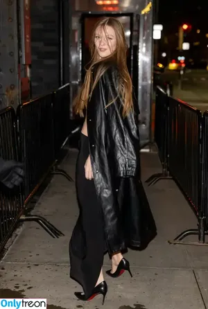 Larsen Thompson / larsenthompson фото голая #0911