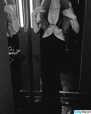 Larsen Thompson / larsenthompson фото голая #0929
