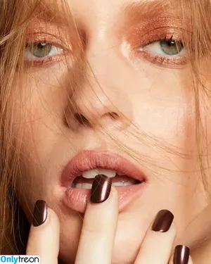 Larsen Thompson / larsenthompson фото голая #0943