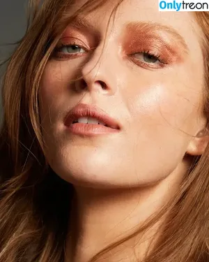 Larsen Thompson / larsenthompson фото голая #0947