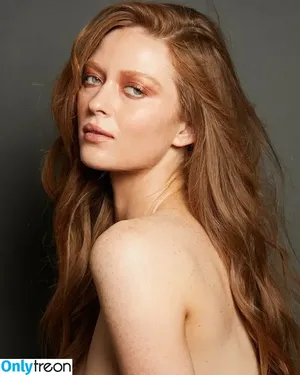 Larsen Thompson / larsenthompson фото голая #0948