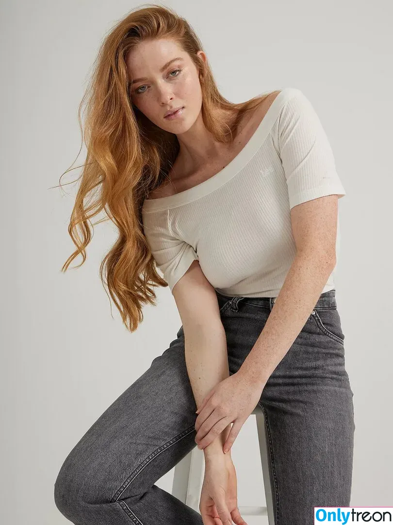 Larsen Thompson nude photo #0481 (larsenthompson)