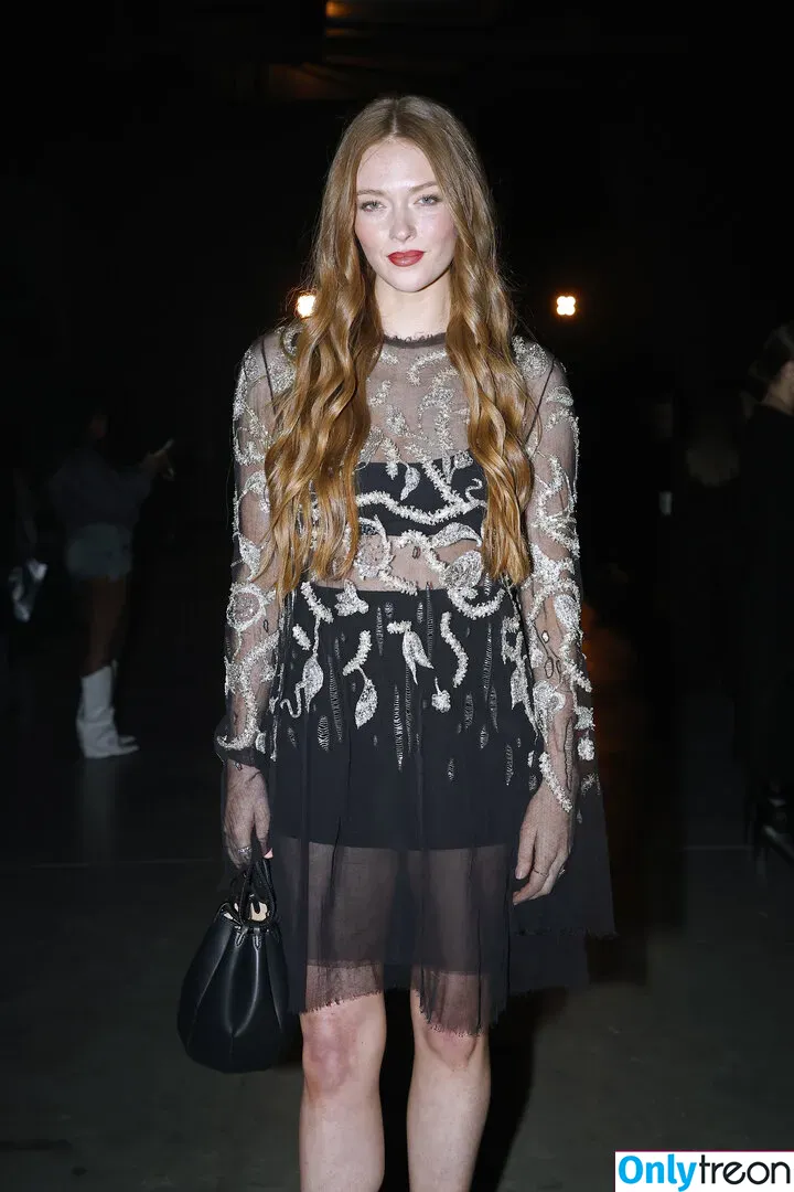 Larsen Thompson голая photo #0508 (larsenthompson)