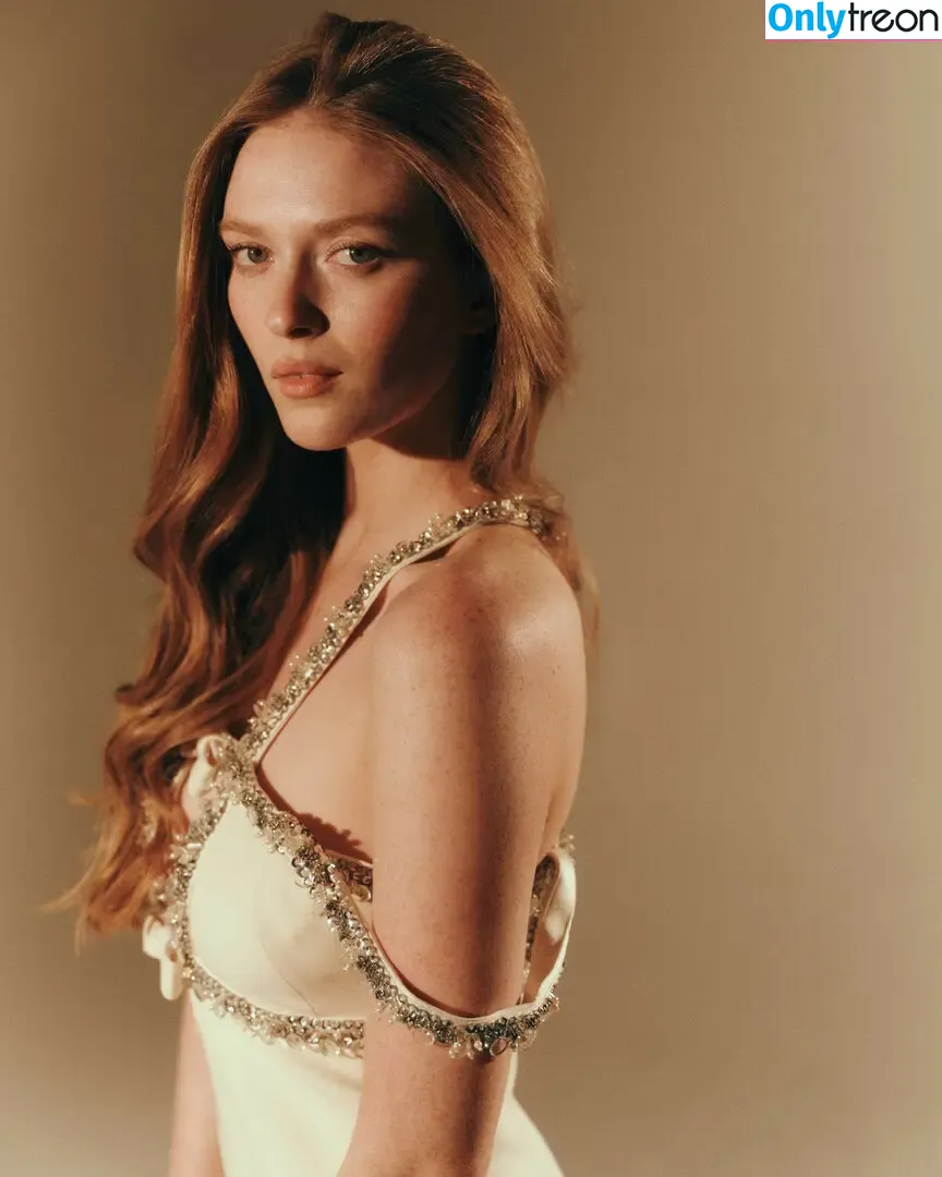 Larsen Thompson голая photo #0565 (larsenthompson)