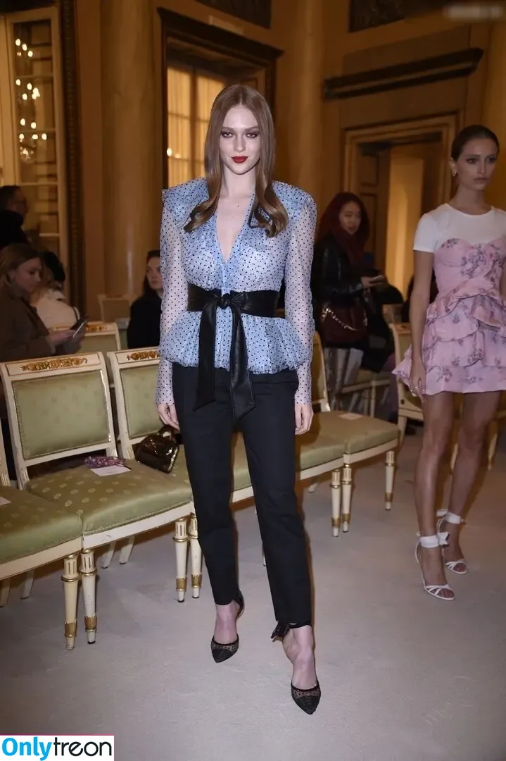 Larsen Thompson голая photo #0604 (larsenthompson)