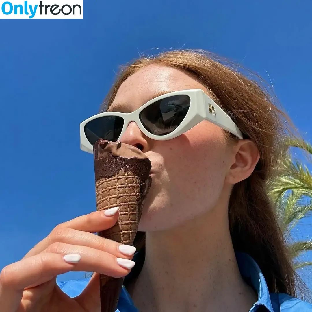 Larsen Thompson голая photo #0685 (larsenthompson)