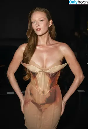 Larsen Thompson / larsenthompson nude photo #1099