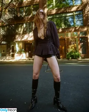 Larsen Thompson / larsenthompson nude photo #1107