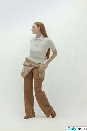 Larsen Thompson / larsenthompson nude photo #1123
