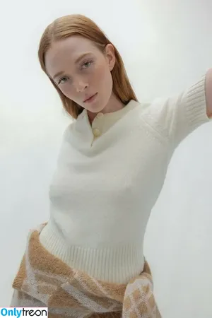 Larsen Thompson / larsenthompson nude photo #1124