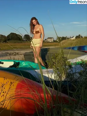 Larsen Thompson / larsenthompson nude photo #1143