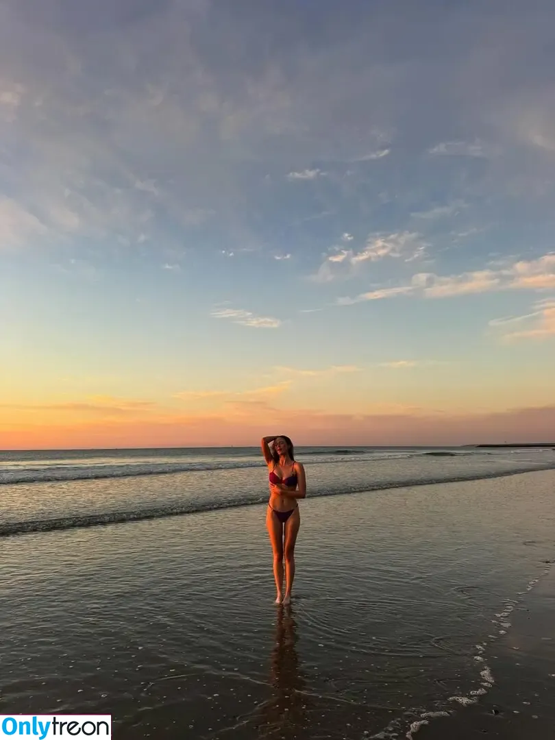 Larsen Thompson nude photo #1077 (larsenthompson)