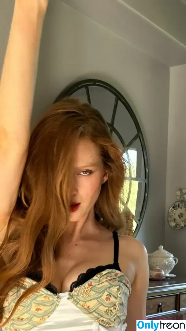Larsen Thompson nude photo #1096 (larsenthompson)
