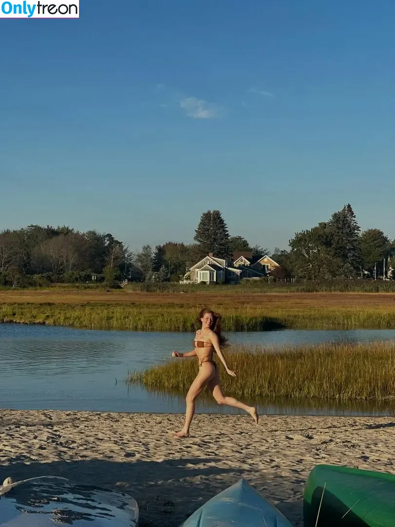 Larsen Thompson nude photo #1136 (larsenthompson)