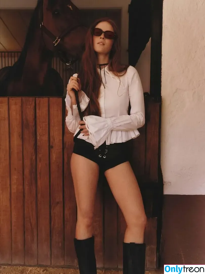Larsen Thompson nude photo #1150 (larsenthompson)