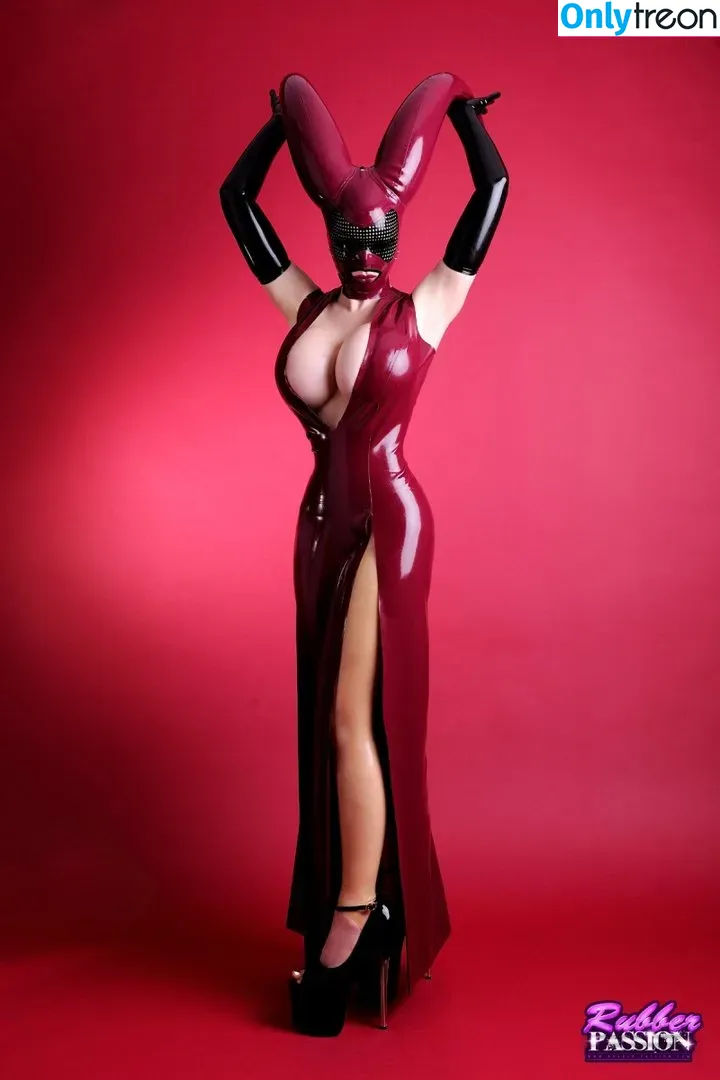 Latex Lucy nude photo #0008 (LatexLucy / explore)