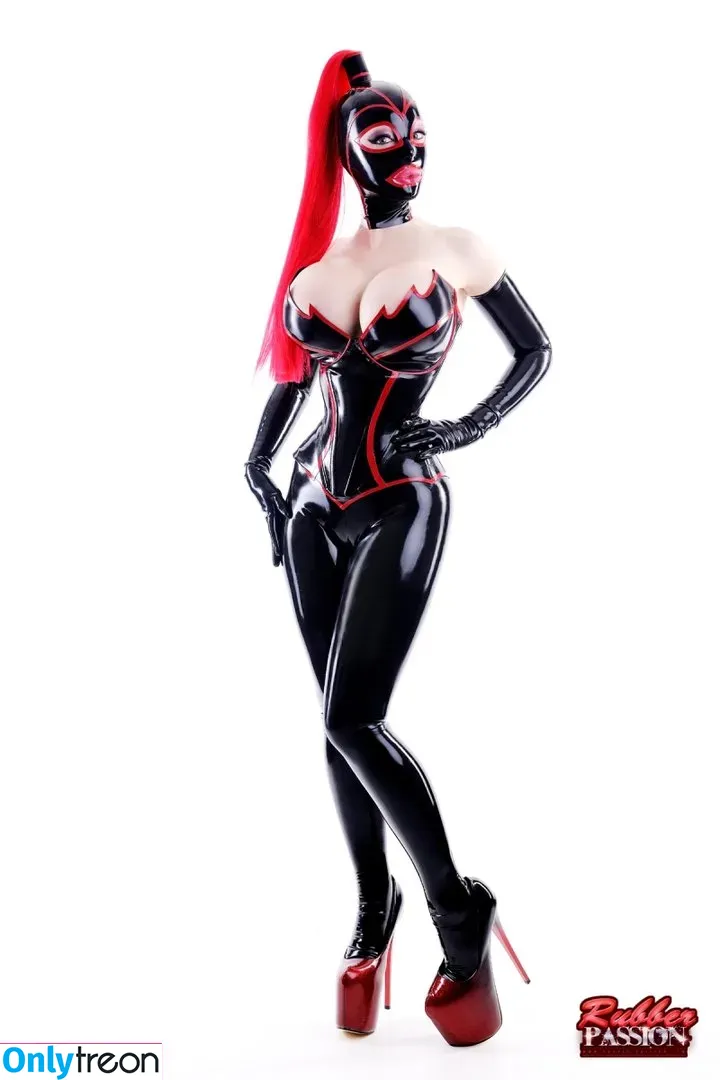 Latex Lucy nude photo #0040 (LatexLucy / explore)