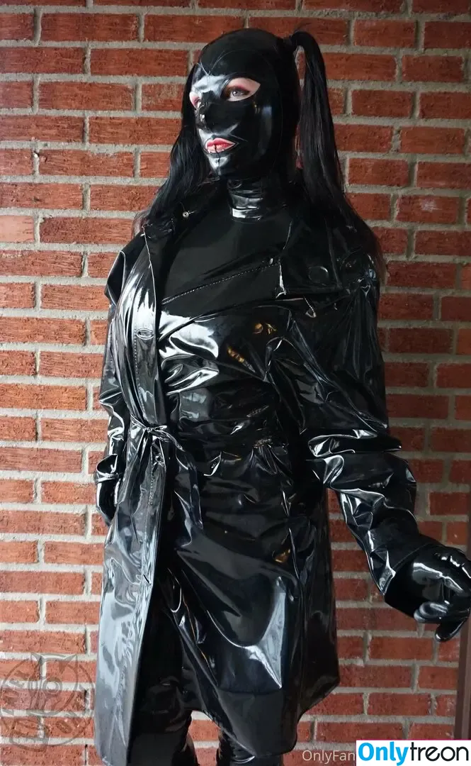 latex_neko nude photo #0009 (latex_neko)