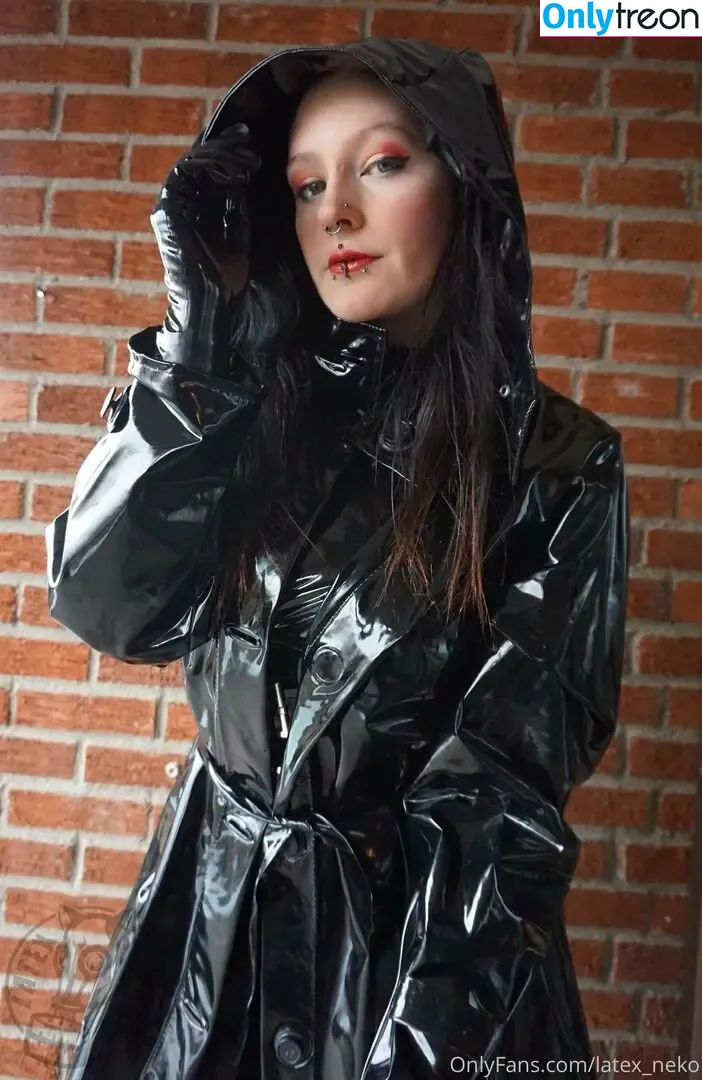 latex_neko nude photo #0011 (latex_neko)