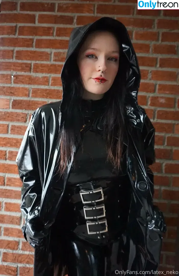 latex_neko nude photo #0012 (latex_neko)