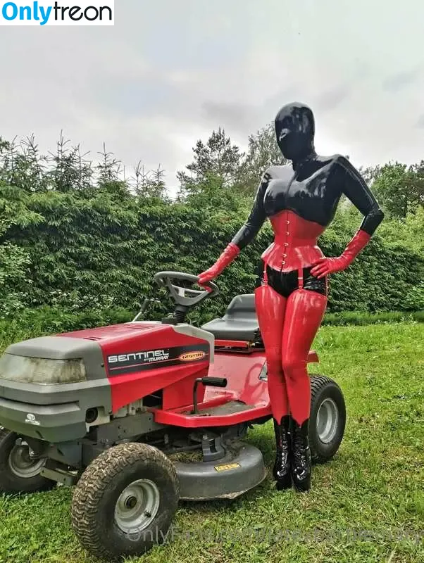 Latexbarbie Mary голая photo #0004 (latexbarbiemary)