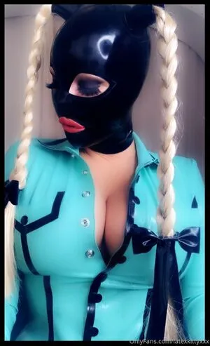 latexkittyxxx / latexkittyx.x.x фото голая #0022