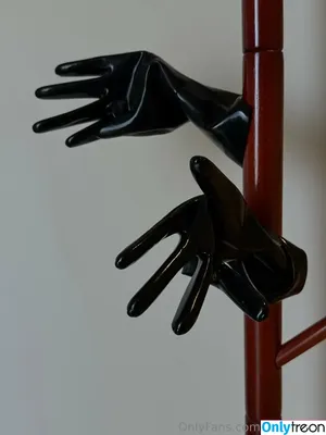 LATEXnCHILL / latexndchill nude photo #0040