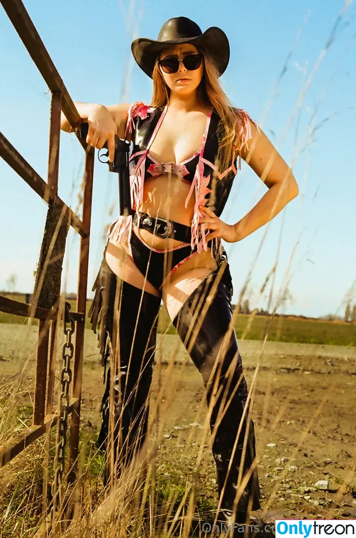 latextam nude photo #0052 (latextam)