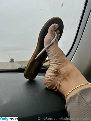 latinagoldensoles / latina.gold фото голая #0116