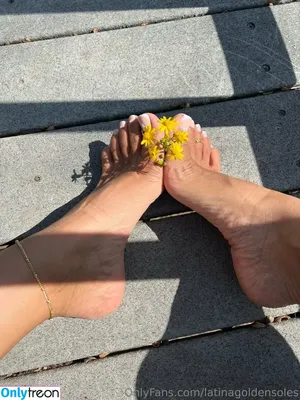 latinagoldensoles / latina.gold фото голая #0124