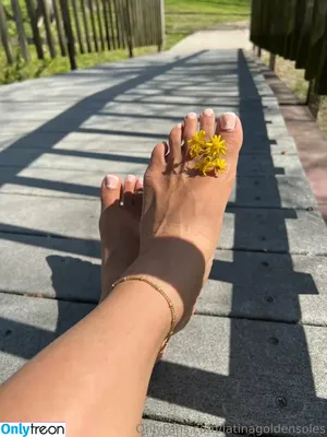 latinagoldensoles / latina.gold фото голая #0126