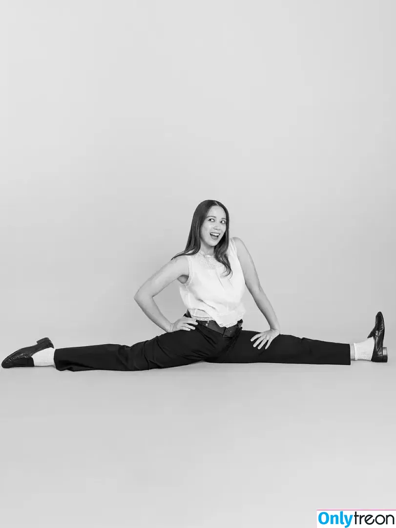 Laufey Lin голая photo #0460 (laufey)