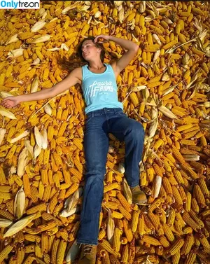 Laura Carlson Wilson / Laura Farms / laura_farms / lauraywilson фото голая #0003