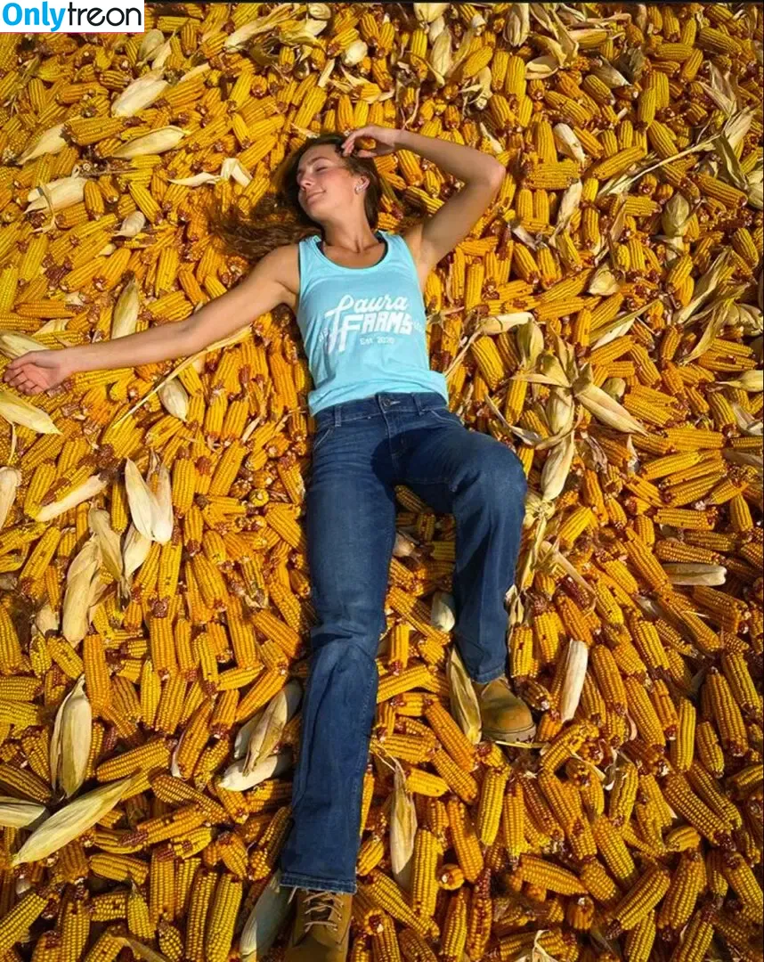 Laura Carlson Wilson nude photo #0003 (Laura Farms / laura_farms / lauraywilson)