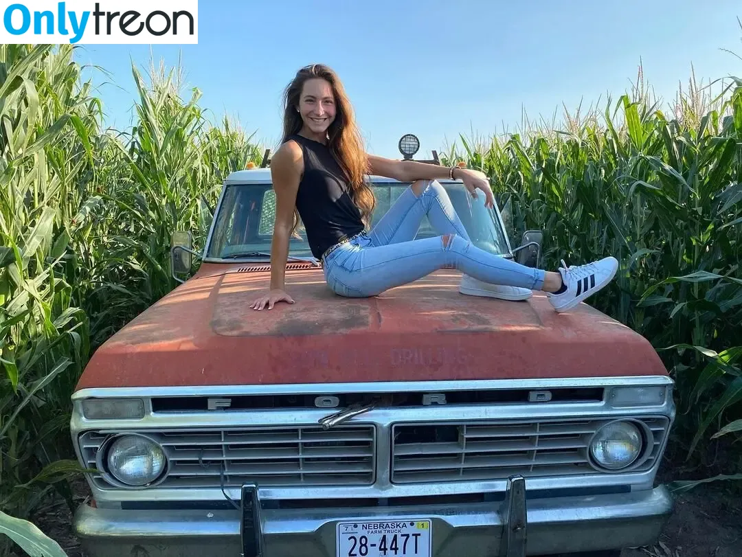 Laura Carlson Wilson nude photo #0008 (Laura Farms / laura_farms / lauraywilson)