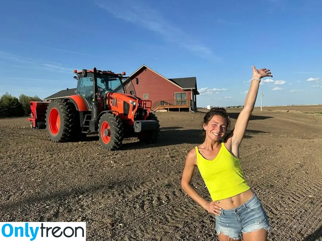 Laura Carlson Wilson nude photo #0022 (Laura Farms / laura_farms / lauraywilson)