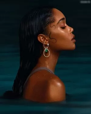 Laura Harrier / LauraHarrier nude photo #0093