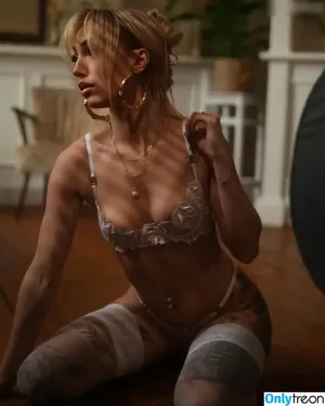 Laura Hummer / laurachesnok nude photo #0072