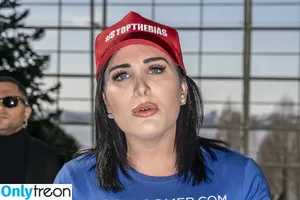 Laura Loomer / loomerfanclub nude photo #0002
