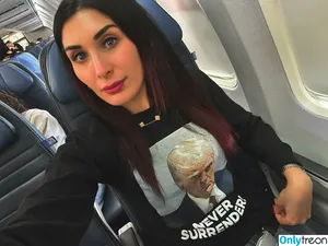 Laura Loomer / loomerfanclub nude photo #0016