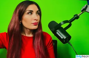 Laura Loomer / loomerfanclub nude photo #0024