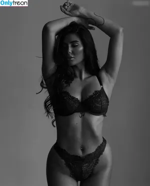 Laura Mania / laurachesnok nude photo #0007
