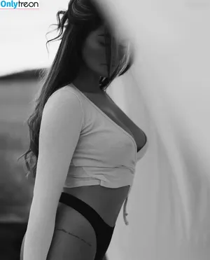 Laura Mania / laurachesnok nude photo #0012