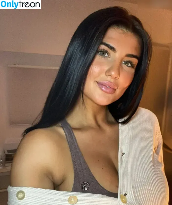 Laura Mania nude photo #0039 (laurachesnok)