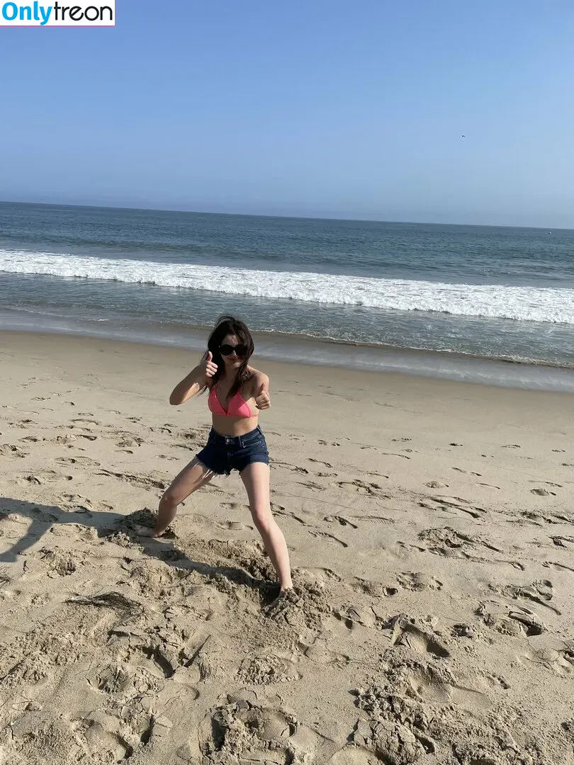 Laura Marano голая photo #0016 (lauramarano)