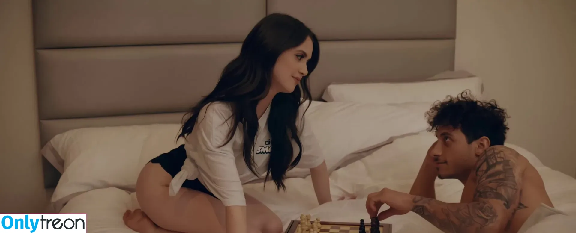 Laura Marano голая photo #0039 (lauramarano)