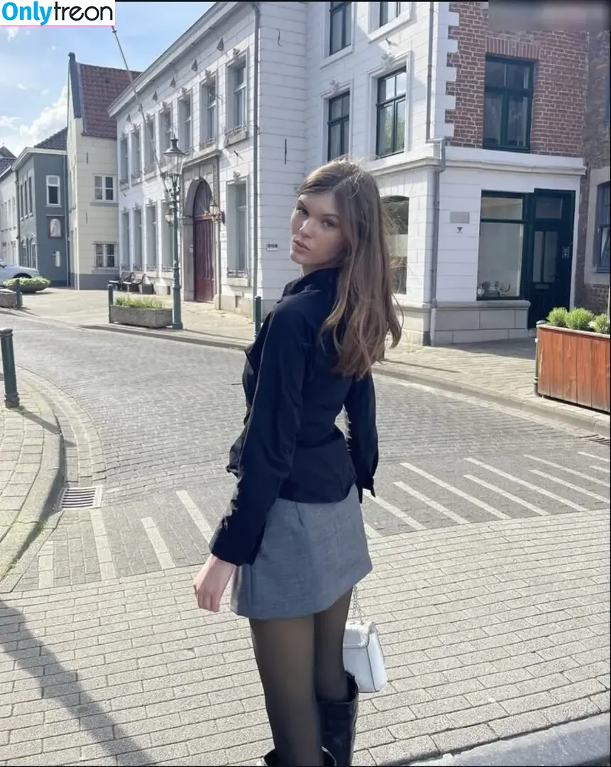 Laura Offermann голая photo #0012 (laura.o2003)